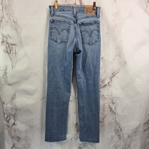 Levis Jeans Women 26 Wedgie Straight Button Fly Distressed Light Wash High Rise